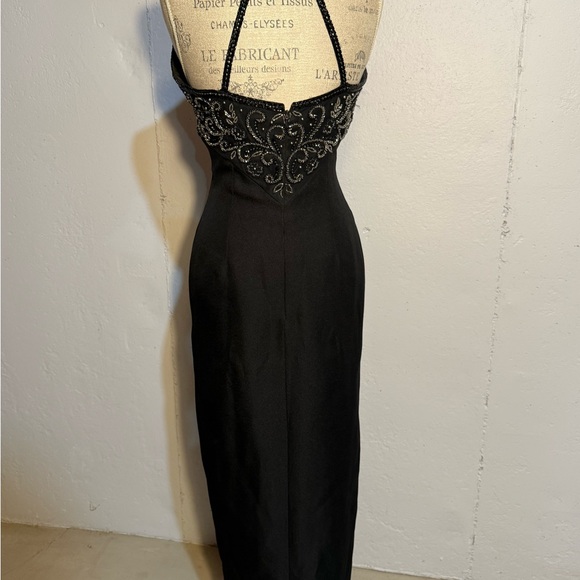 Elegant Black Embellished Evening Dress - Picture 5 of 16